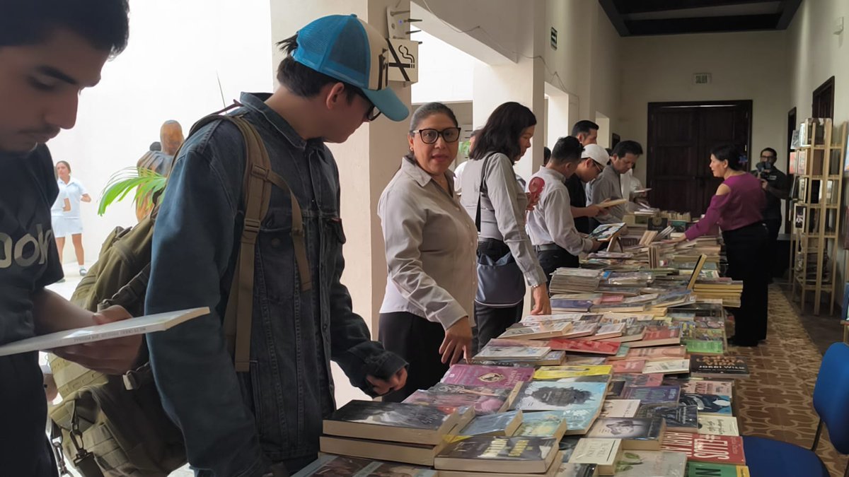 UNACAR's tweet photo. #FotosUNACAR
📚 Visitantes a la Feria del Libro y la Lectura #FELILE UNACAR 2026 en el Guanal Museo Universitario de Ciencias y Artes podrán adquirir ejemplares de distintas editoriales y diversos géneros literarios como novela, poesía, ensayo, ciencia ficción, cómics, infantil, entre otros.🐬