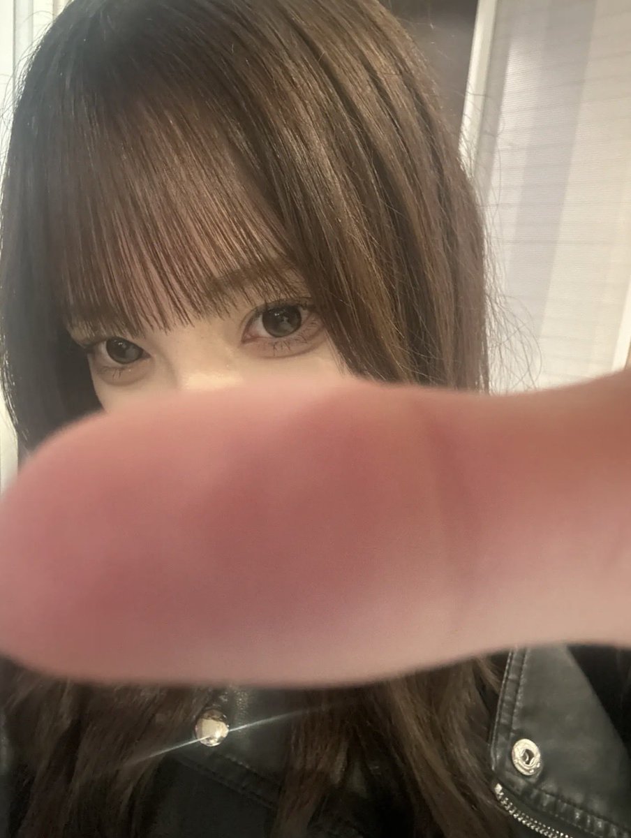 nanachan_iLiFE's tweet photo. ←高校生時代
　　　　　　　　　最近→

BeReal撮る時の癖で目元以外隠してる写真ばっか。涙 https://t.co/CEfj9L6aQ5