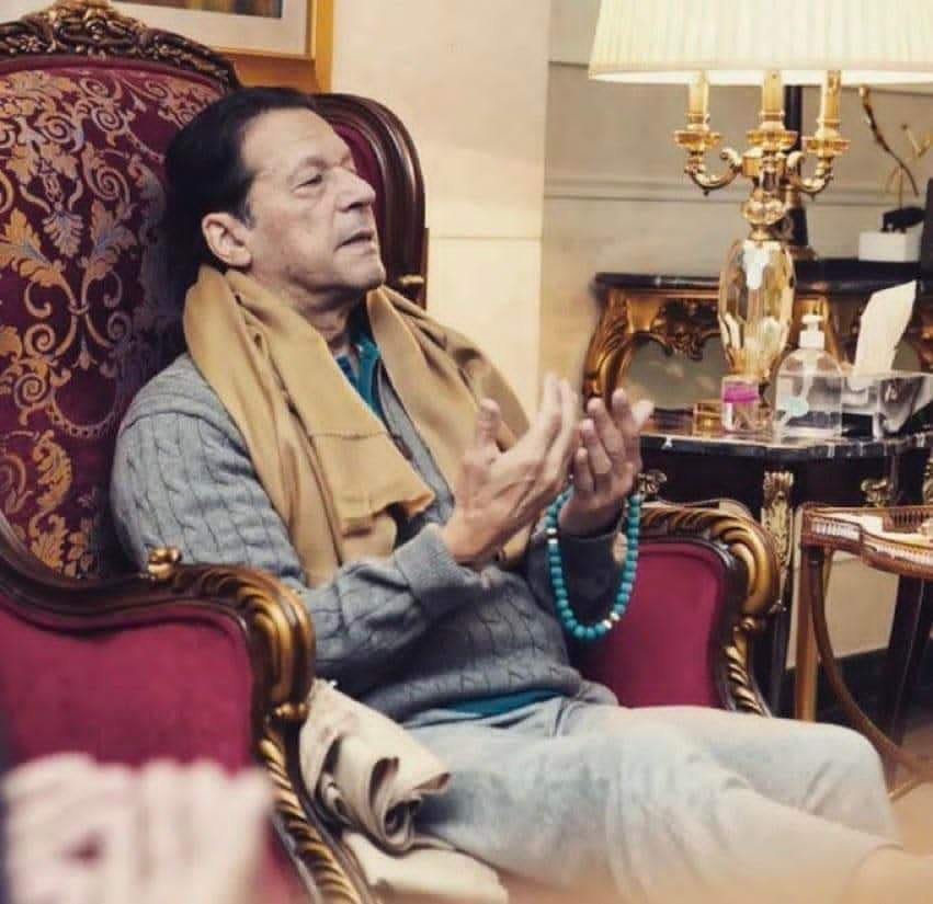 PkLeaderVoice's tweet photo. السلام علیکم، صبح بخیر 
یا اللہ پاک عمران خان کی حفاظت فرما، آمین https://t.co/DQvkwVtrxa