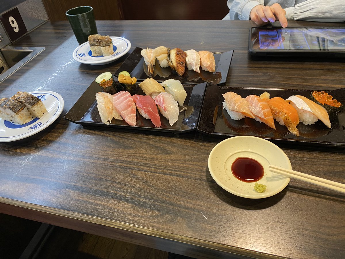 Arashi_sango's tweet photo. 今日はチートデーなので寿司ｳﾏｳﾏ

#野良のお考え https://t.co/VEn9Sm8kl7