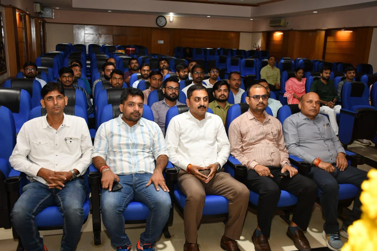 pksingh_iffco's tweet photo. IFFCO Kalol Union’s worker education programme goes beyond the workplace, covering overall development, work–life balance and financial awareness. Visits to other industries offer fresh insights into their practices and work culture. This spirit of learning keeps Kalol moving forward, even after its Golden Jubilee.