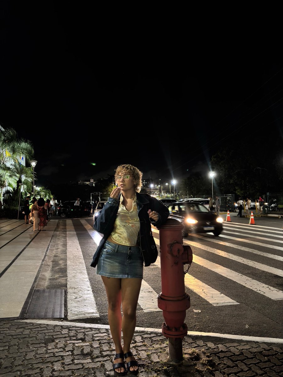 obitinewan's tweet photo. servindo legs nessa https://t.co/mVAkw4Iwf0