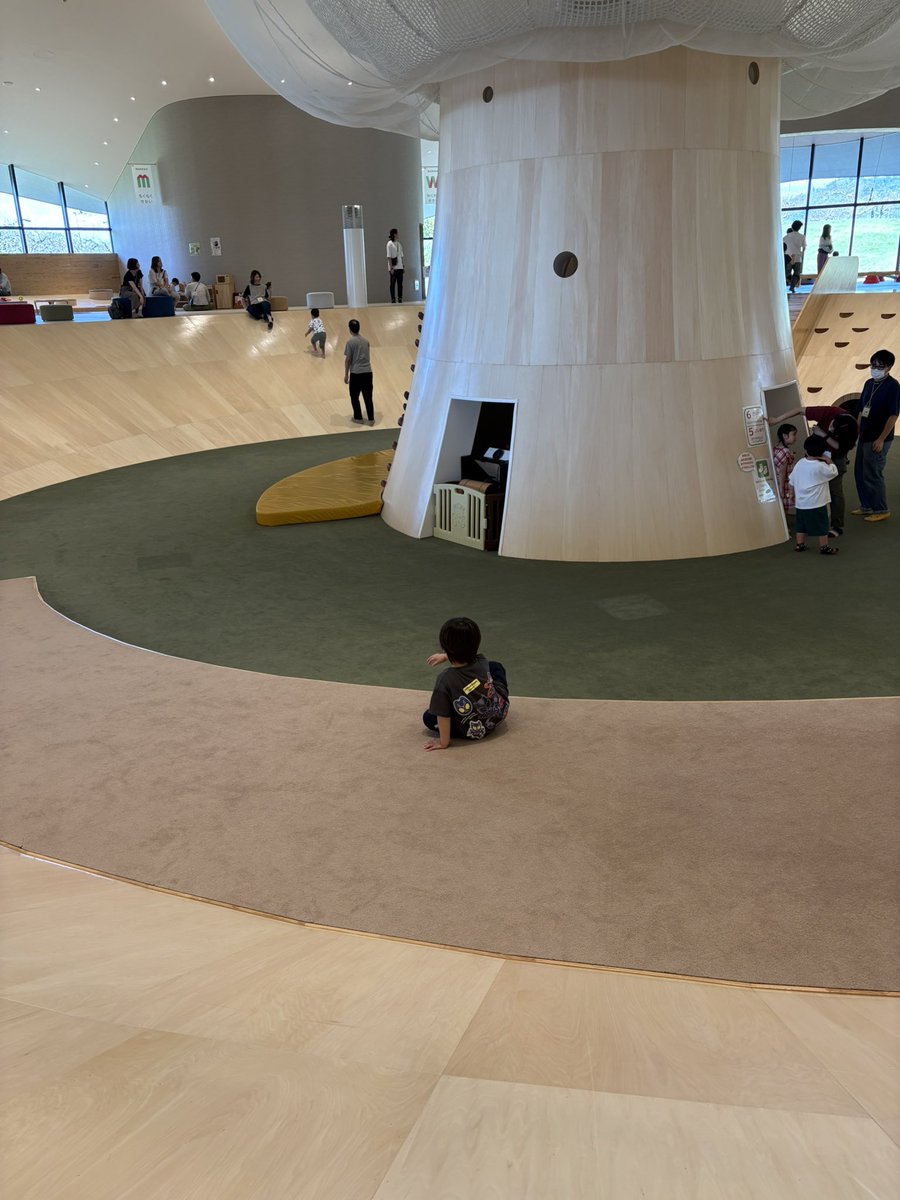 karin2011's tweet photo. 寒河江に遊びに来た。
さくらんぼこどもキャンパスで遊んだよー https://t.co/dkFTwSzsIr