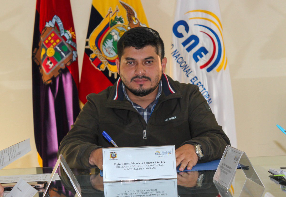 CNE_Cotopaxi's tweet photo. #CNEInforma | Nuestras autoridades de la Junta Provincial Electoral de #Cotopaxi continúan sesionando para conocer y resolver lo correspondiente a la calificación e inscripción de candidaturas para las #Elecciones2027Ec y #ElecciónCPCCS2027. 🇪🇨 https://t.co/txpDz9ZJ5A