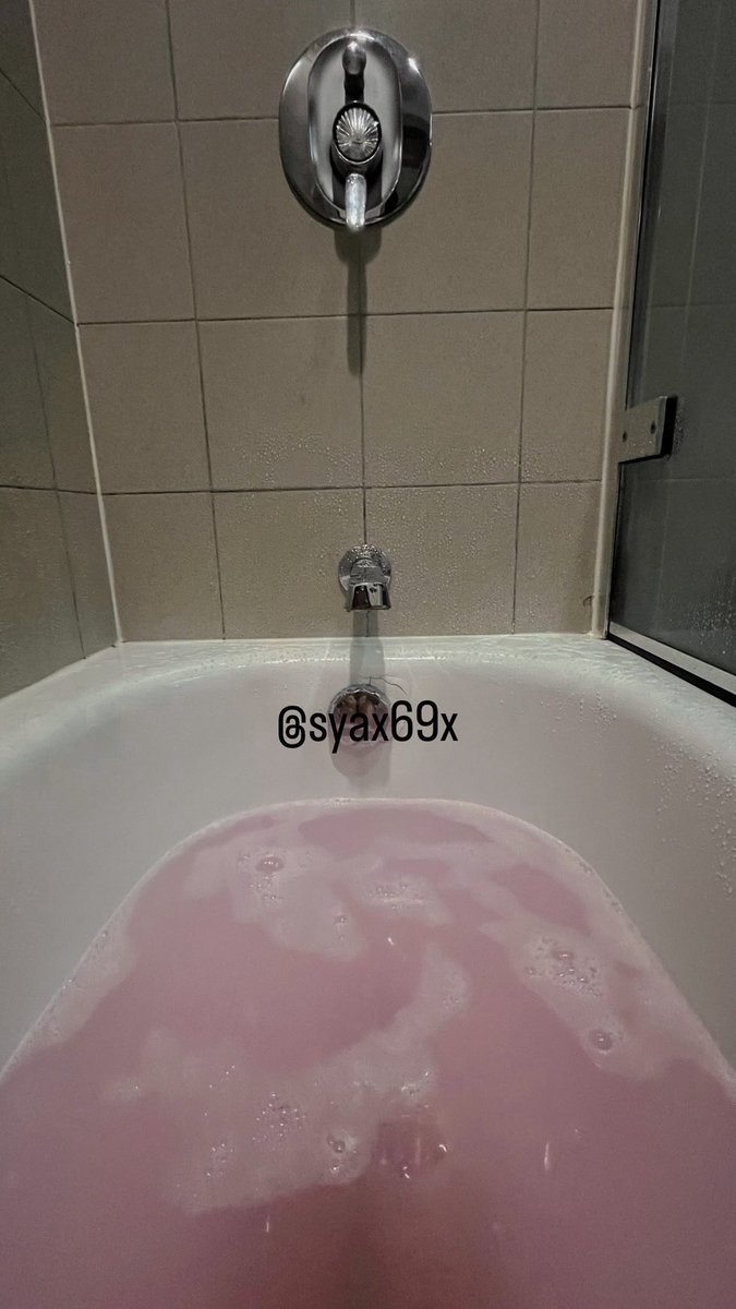 syax69x's tweet photo. Pink bubble bath 🥂🫧 https://t.co/kUpXvLGkRd