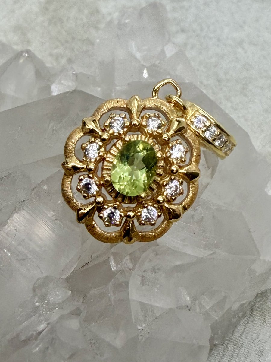 haruirogems's tweet photo. パールのネックレスやブレスレットにつけたり、もちろん通常のチェーンにもパチンととめられるマルチクリッカーチャームの販売を始めました🌷素材はS925です。

BASEにて販売中💎 https://t.co/5QxY7XllBn