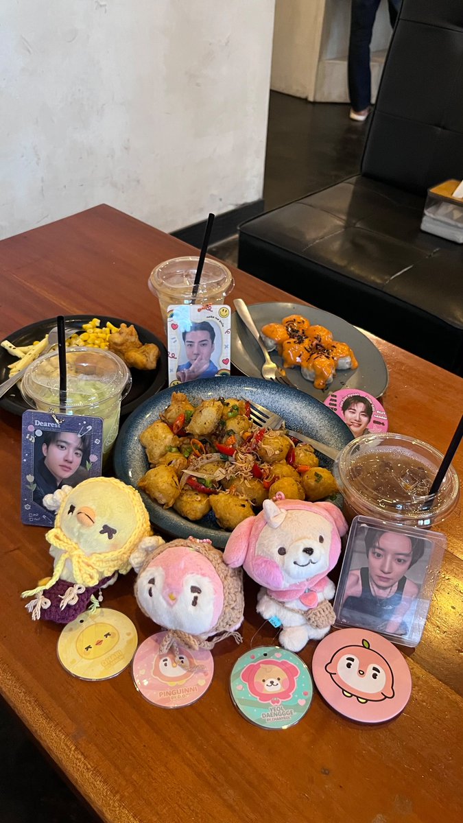 urhansa's tweet photo. Triple date sama ohari 🐣🐧🍒 https://t.co/8aIZ26fF2K