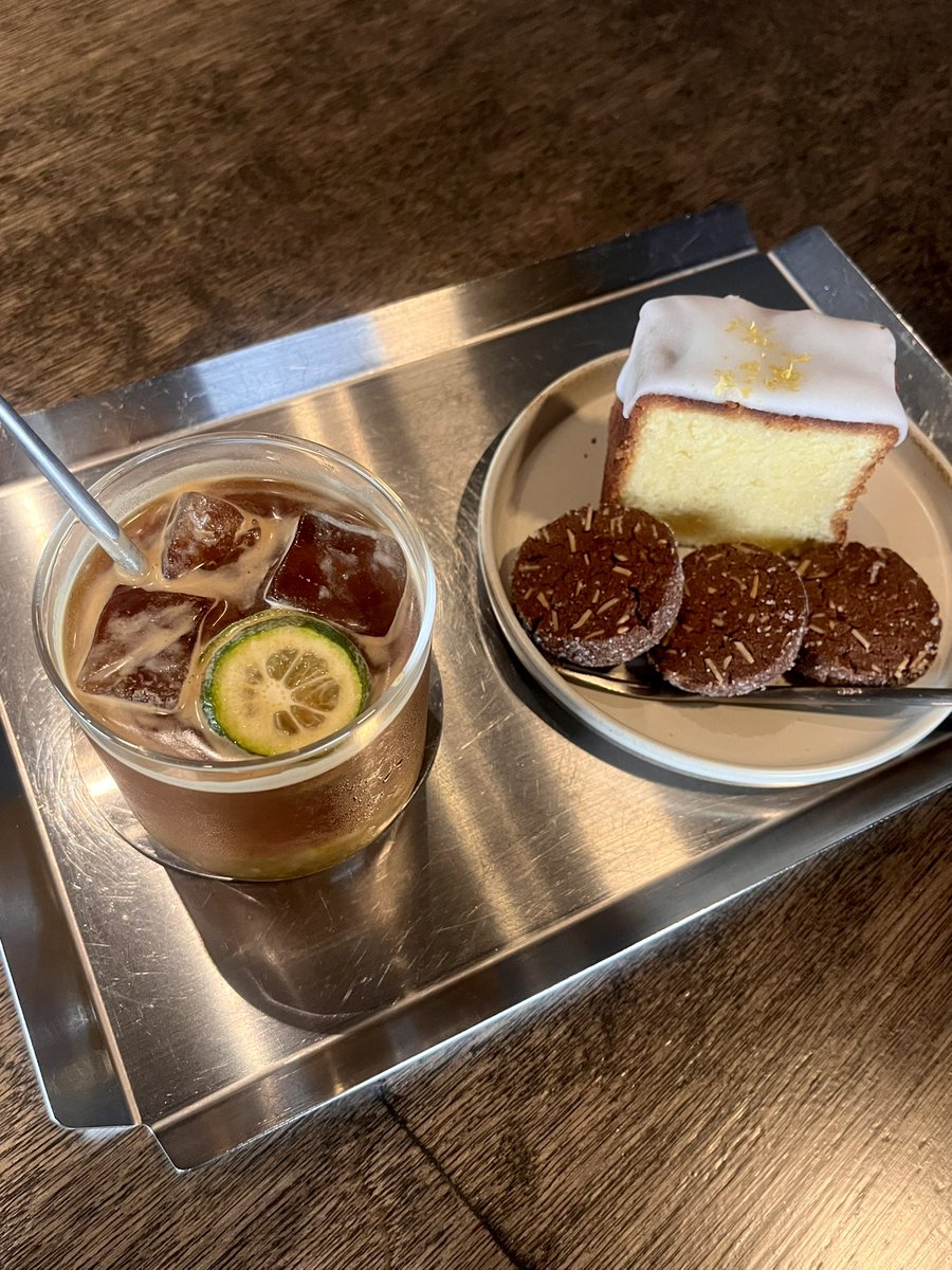 komayuriko's tweet photo. 朝ごはんに甘いものを☕️ https://t.co/M9nXOXiV5G