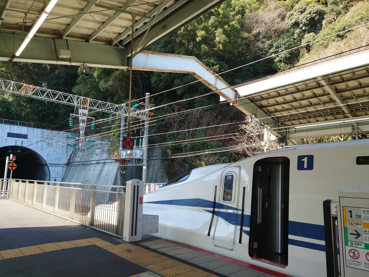 saiten1007's tweet photo. 新神戸駅
山陽新幹線
N700S
N700系7000番台 https://t.co/cKnh0Md0w7