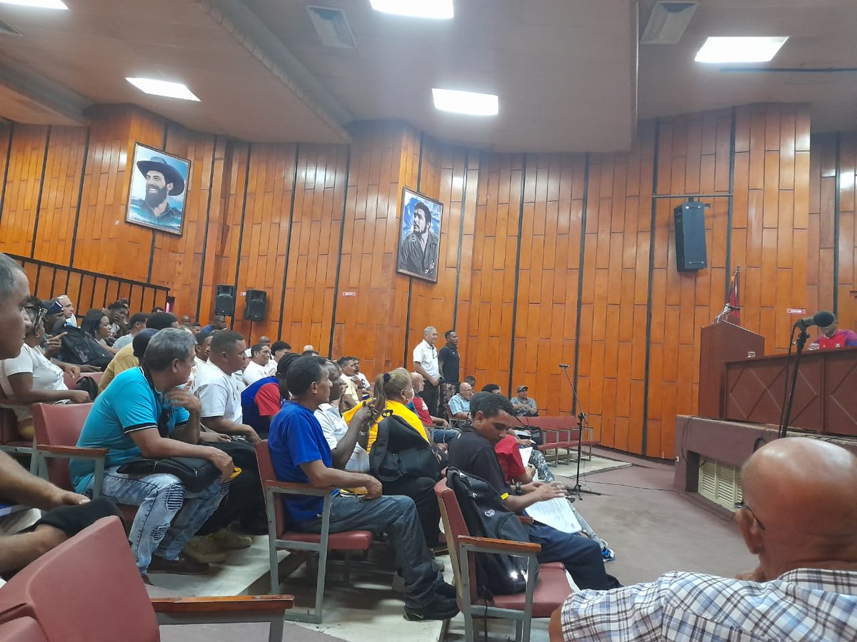 yoeaberob1's tweet photo. Sostuvimos encuentro con el equipo de beisbol de #Guantánamo que nos representará en la venidera serie nacional y los directivos de empresas y representantes del sector no estatal que patrocinarán a cada atleta. Todos esperamos un buen resultado.
#GuantánamoNoSeDetiene https://t.co/o5N5Ckt6rK