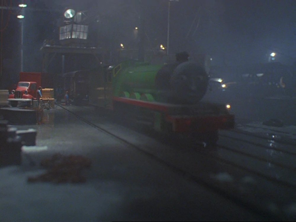 WhatsInACent's tweet photo. david mitton: hmmm today i think i will cover the most unique looking set in season 1 in thick fog and never take any good clear shots of it https://t.co/kAmA0wStj4