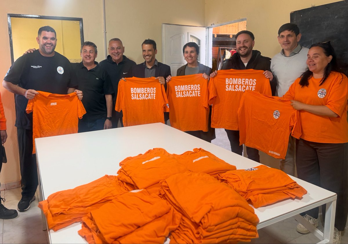 mtorreslima's tweet photo. En el #DepartamentoPocho, seguimos recorriendo y fortaleciendo cada espacio que abre oportunidades para su gente.
En Salsacate visitamos a los Bomberos Voluntarios, donde funciona el #CEDER, un lugar clave para acercar capacitaciones y herramientas de formación a toda la región.
Junto al legislador departamental José “Pato” Heredia y Marcelo Álvarez, responsable del CEDER, conversamos sobre el trabajo que vienen realizando y sobre cómo seguir ampliando las propuestas para que más vecinos puedan capacitarse cerca de su casa.
Porque la igualdad territorial también se construye así: estando cerca, articulando con las instituciones y generando oportunidades en cada rincón de Córdoba.
#HacerParaCrecer
@gobdecordoba