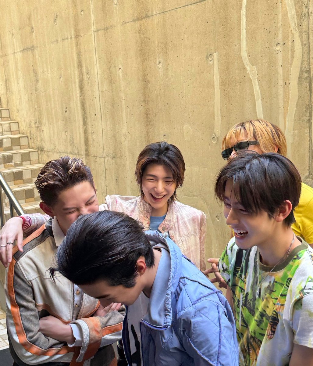 cortreasure's tweet photo. @konhocor first of all thank youu for the GA kakk 🥺 dibawah inii foto yg aku sukaa bgt, sebenernya semua foto mereka aku selalu suka, karna pasti menyimpan kenangan yg beda” aku suka banget ngeliat mereka ketawa bareng kayak ginii 🥺 dan semoga momen ini bakal ada untuk selamanyaa 💗 https://t.co/vX0LraSeMV