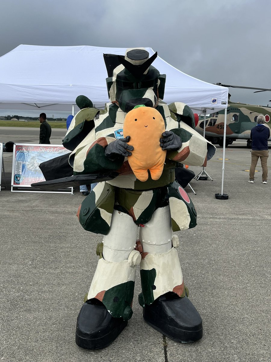karoten_100's tweet photo. コレは…(ﾟωﾟ)

チヌークの妖精さんですか？(ﾟ∀ﾟ)

#三沢基地 
#三沢基地航空祭 
#チヌーク
#CH47 
#カロテン 🥕 https://t.co/e9ysvzLckO