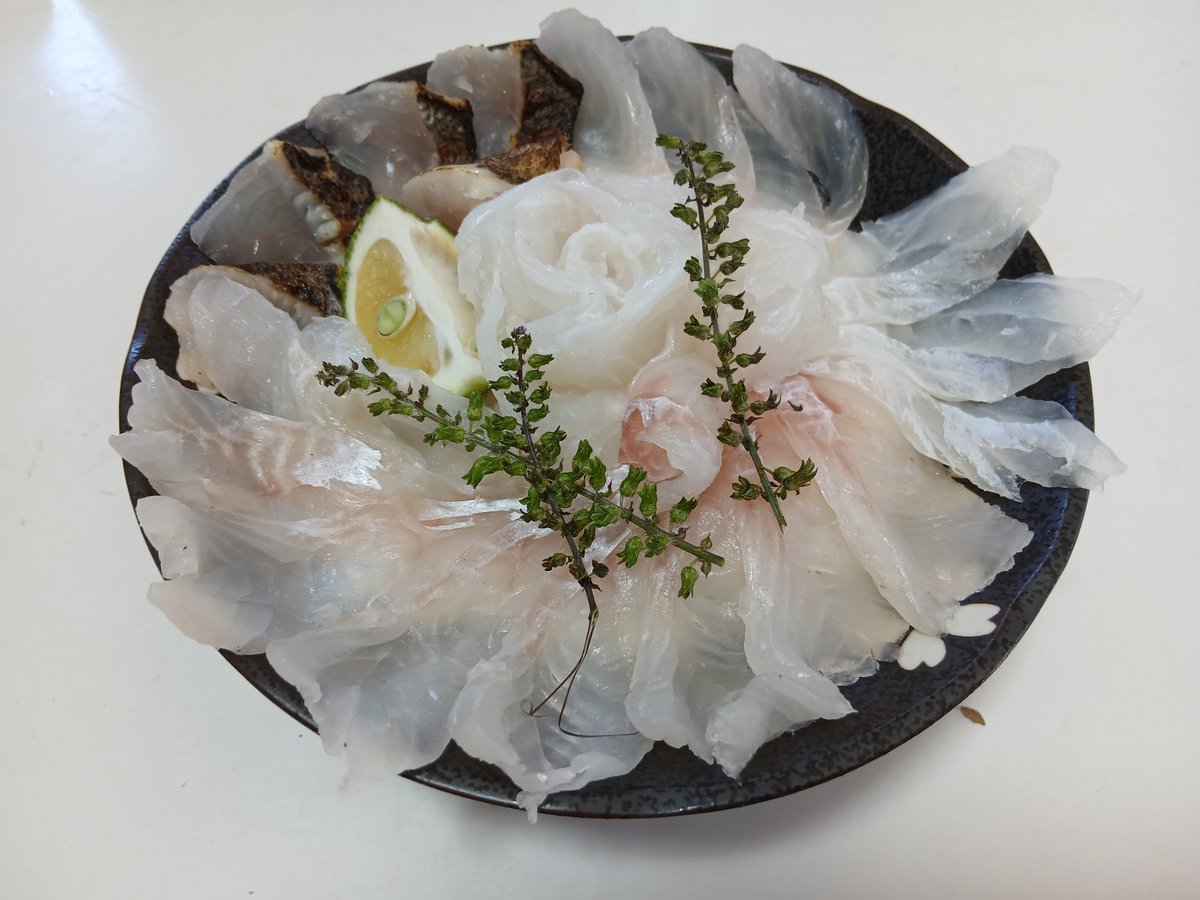kureha_ngs's tweet photo. 白身尽くしな海鮮丼🐟
炙り黒ムツ　メイチダイ　カサゴ
アラ

#kureha食堂 https://t.co/YGCuidyCQh