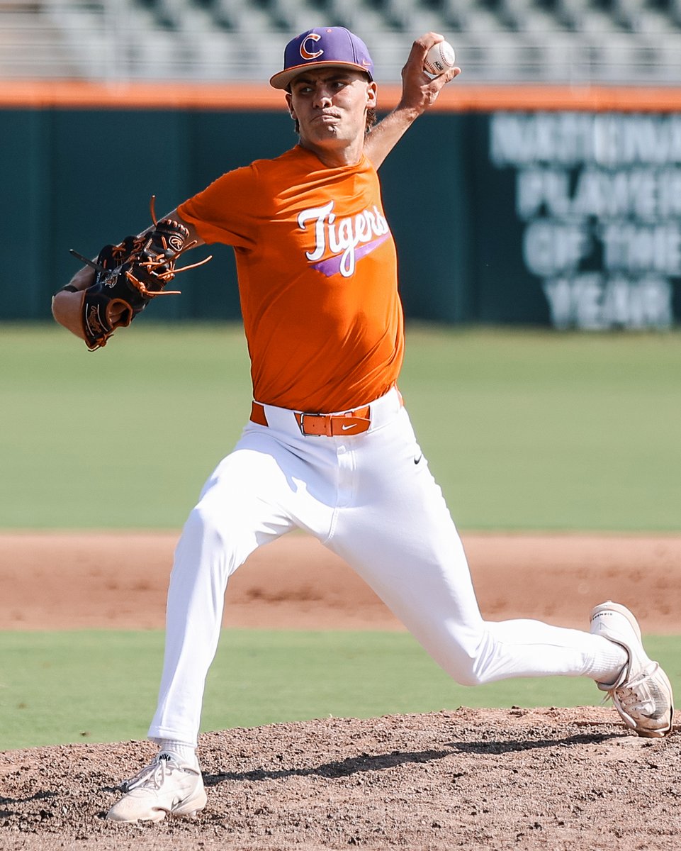 ClemsonBaseball's tweet photo. Fall focus. 🔒

#Clemson https://t.co/ME0pJ852pp