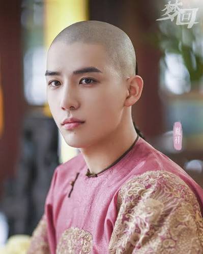 chaleenajaja's tweet photo. ใช่ว่าใครทำทรงนี้ก็รอดนะ แต่เบ้าหน้าเขารอดจริงๆ ตอนเด็กๆนี่เกลียดหนังพวกแมนจูมากเพราะทรงผมนี่แหละ แต่ series ยุคต้าชิง แนววังหลังมันก็สนุกไปอีกแบบ https://t.co/fsEvEyOeJ9