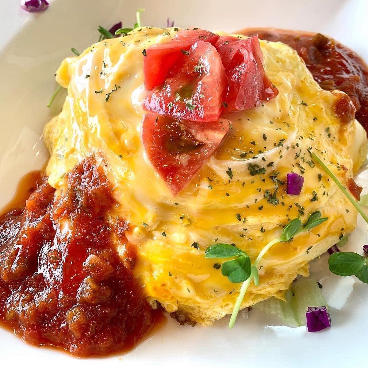 TripleCafe's tweet photo. タコライスを卵で包んだ🍳
オムタコライス🥗🍚🤤 https://t.co/XEvU2pjgo1