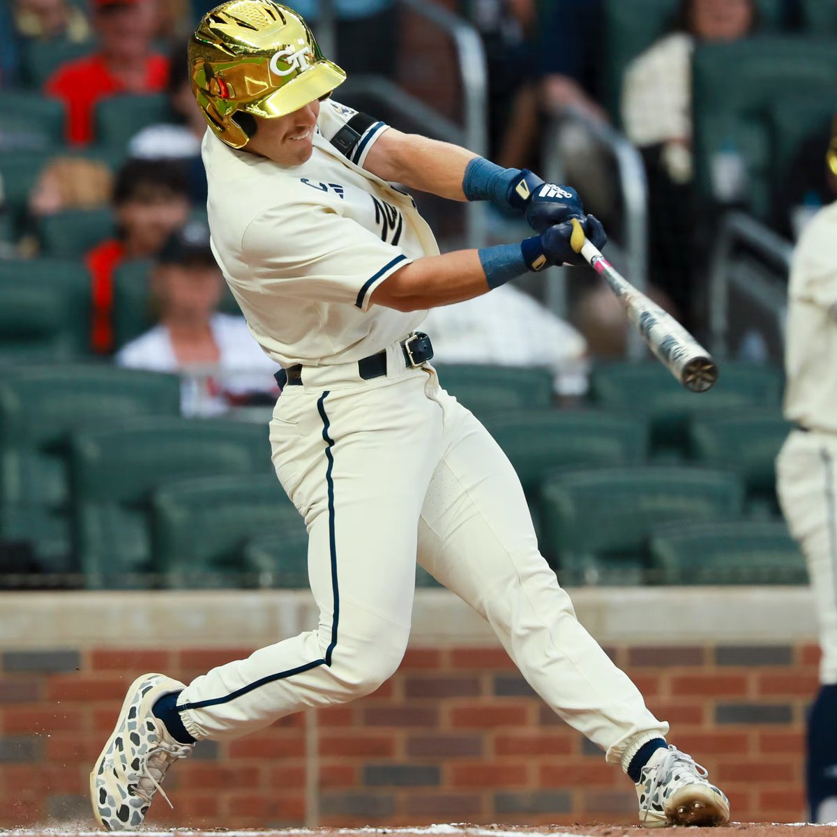TJHannam10's tweet photo. Three types of hitters:  

Hitters who swing not to strike out. 
Hitters who swing boost their stats. 
Hitters who does whatever it takes to win. 

The hitters in the third line is the hitter every coach and team wants. https://t.co/uzKieZ2kly