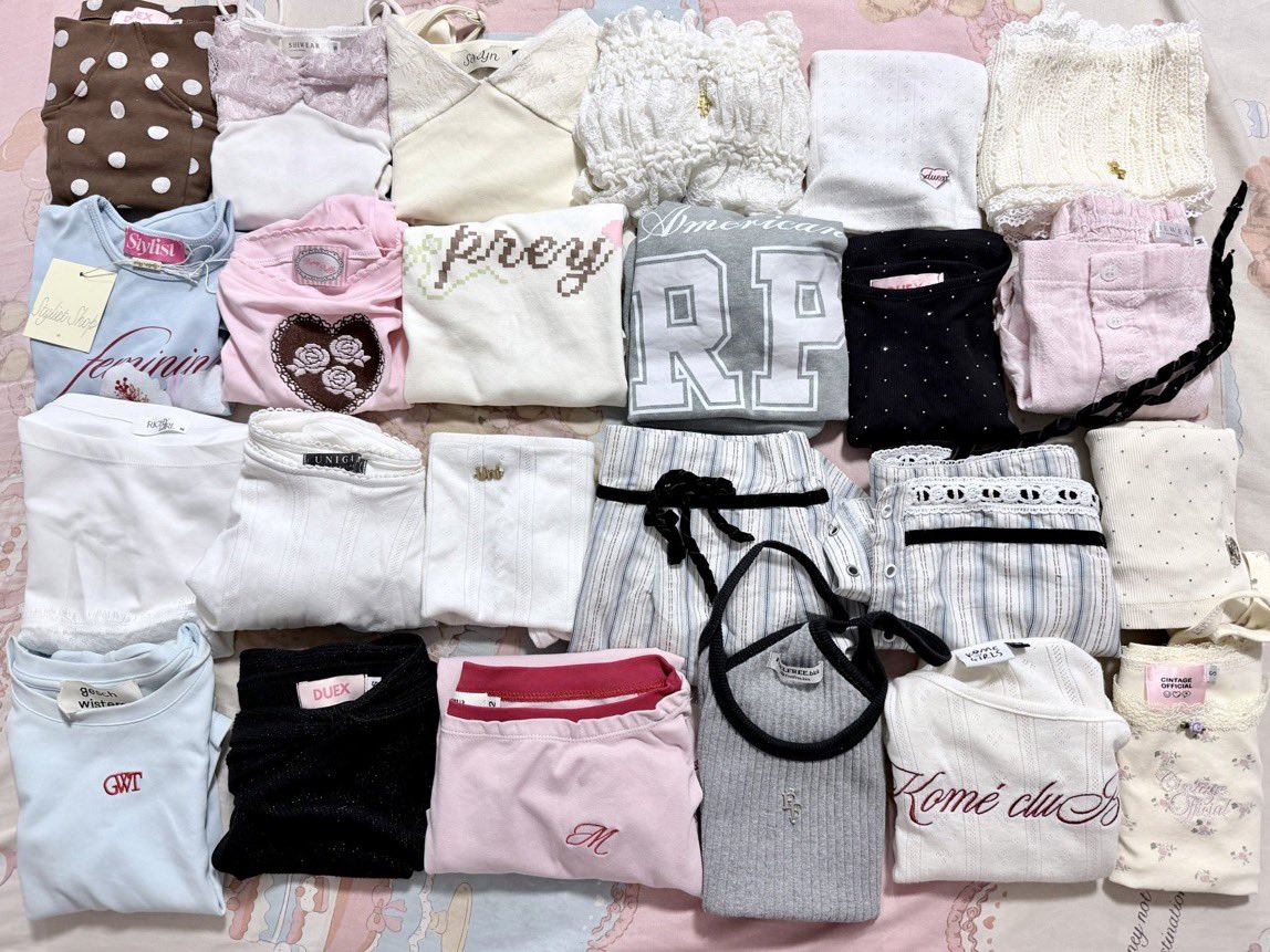 pupararah's tweet photo. ˚⊹♡ 🧚‍♀️ แบรนด์ไอจี ส่งต่อเสื้อผ้า อัปตัวว่าง มีเยอะกว่าในรูป🩰 100+ตัว 👗🪽

🍎 ลง 23/09 19:00

📮ส่ง 39฿ (รีปักฟอล ลด5฿) 🎀🎧ྀི

#ส่งต่อเสื้อผ้า #ส่งต่อเสื้อผ้ามือสอง #ส่งต่อเสื้อผ้ามือ2 #เสื้อผ้ามือ2 #เสื้อผ้ามือสอง #cintage #โล๊ะตู้เสื้อผ้า #vghbkk #stylistshop #ส่งต่อstussy https://t.co/ucUPlt8HHN