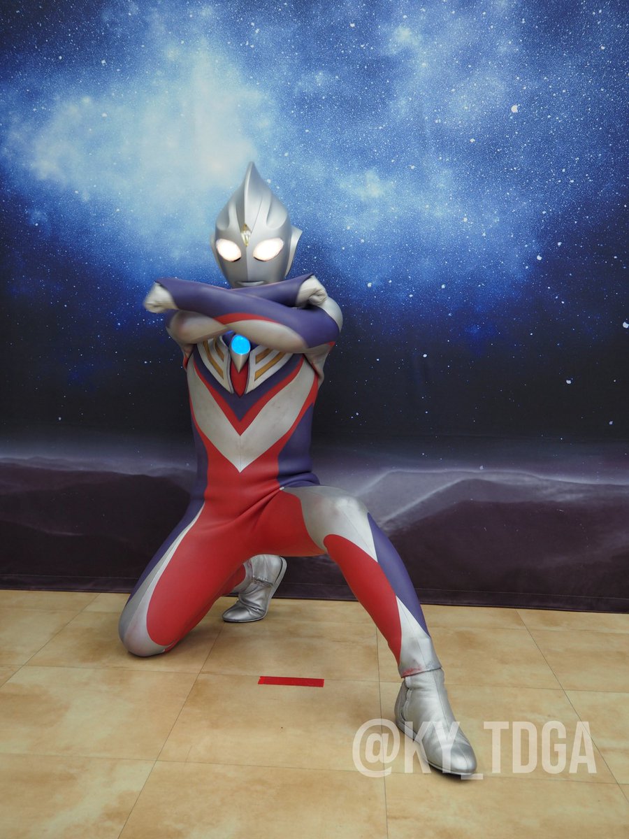 ky_TDGA's tweet photo. 13時の回
ヒーローショット

膝ついて
ティガスライサーからのゼペリオン光線
立ち上がって振り向きショット
連続でポーズを決めてくれたティガ

膝ついてのポーズって本当ロマン✨ https://t.co/hThd866rGL
