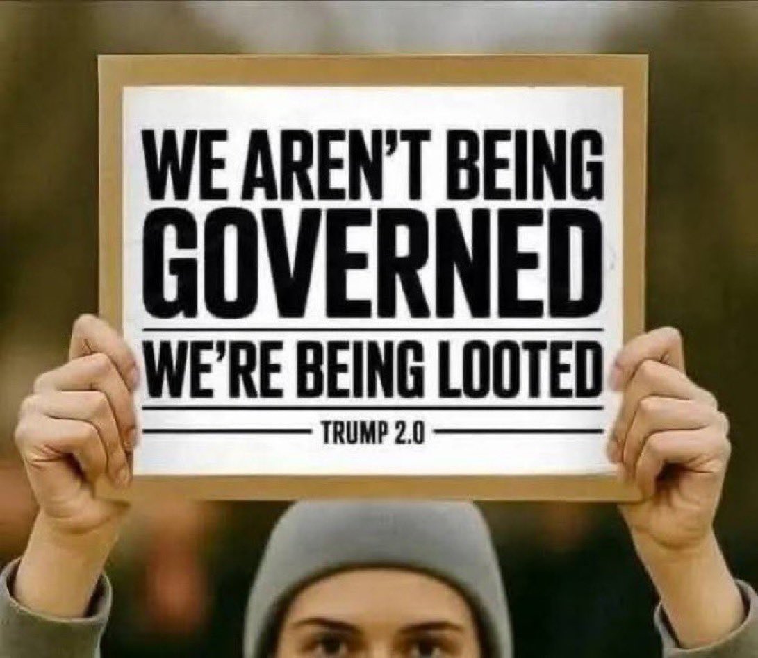 HumanOpinion's tweet photo. @3reecrossing Or he kicked the media out because he ordered the Pentagon to give Don Junior $ 620 million this week, as a loan for his new business? 🚩🆘 https://t.co/ZZNazYoWfl