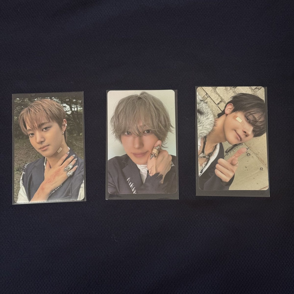 _hnm212_'s tweet photo. &amp;TEAM Mark on Me MoM ミニCD トレカ 交換

【譲】 画像1枚目
EJ FUMA NICHOLAS

【求】 紙シリアル🥣 ＞ 同種,異種MAKI
画像2枚目の🩷が付いていないものを求めております

お気軽にお声掛けお願いいたします🎀

#andTEAM交換 #andTEAM譲 https://t.co/u0bXwby2Mt