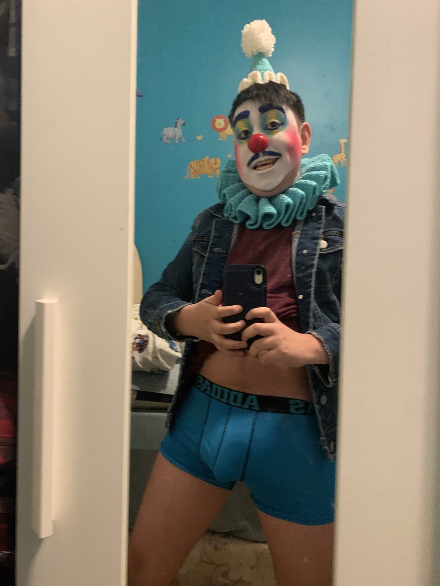 FoolFrobo99587's tweet photo. Look at this dumb clown in his undies
#clown #clownboy #gayclown #fag https://t.co/ggvKJF40K2