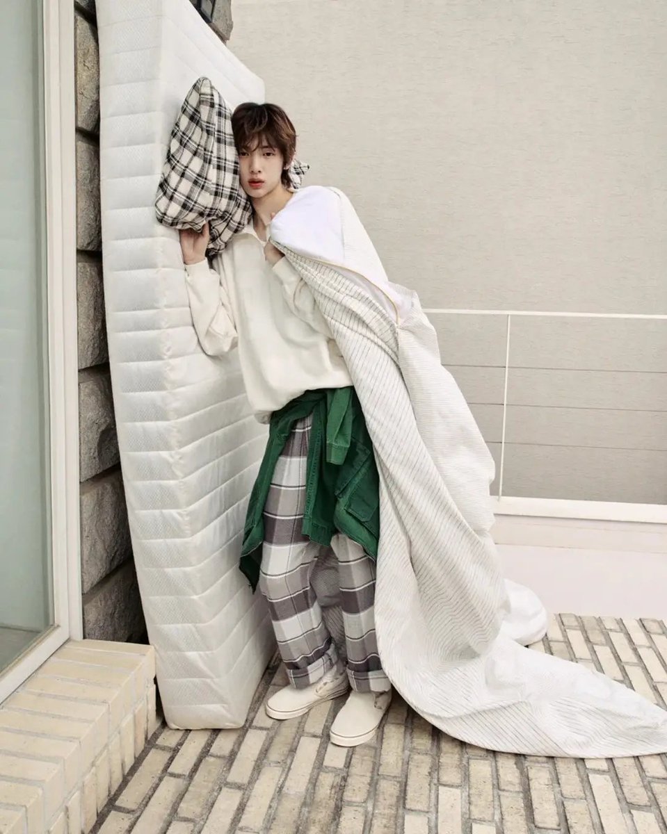 zhaoyufancokr's tweet photo. #JUHOON for Vans! https://t.co/4IetcpWpJt