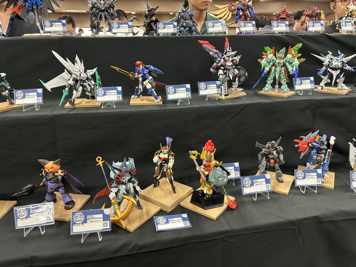Kat_T089j's tweet photo. 総勢60機オーバー!!
『LBX同好会』設営完了です!!🕺 https://t.co/UyylsC1WdZ