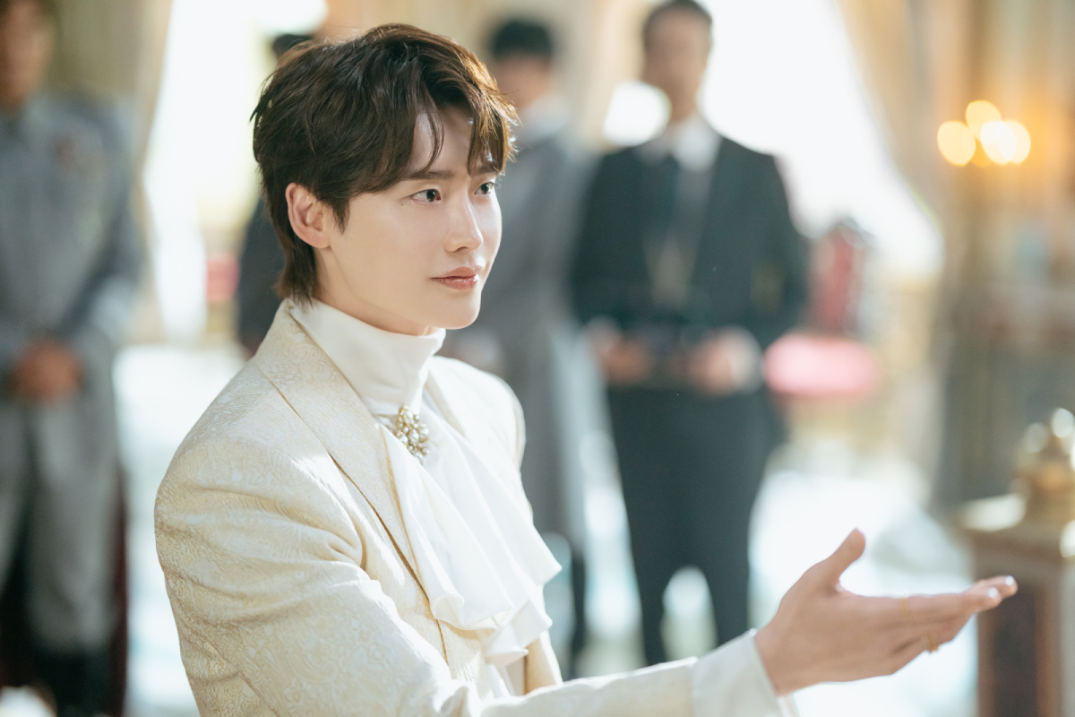 jongsukjapan's tweet photo. [NEWS] 
イ・ジョンソク主演『#再婚承認を要求します』
釜山で早くも熱気！上映チケット即完売＆スチール公開

釜山国際映画祭での先行公開に注目が集まっています👀

▶詳細:
https://t.co/ZklM4cAFIL
#イ・ジョンソク #LeeJongSuk https://t.co/Jya0j2t0B9