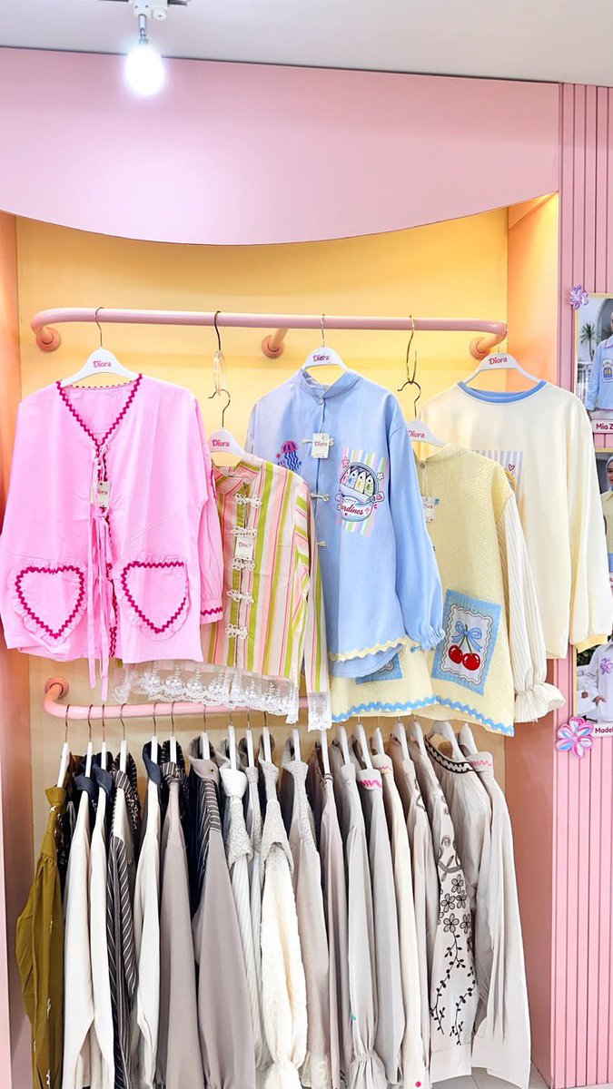 myyapsss's tweet photo. Ya Allah kenapa yah baju sekarang pada gemes-gemes banget?

Seminggu kerja bakalan jadi warna warni sih kalau gini https://t.co/cHjzwhbDFa
