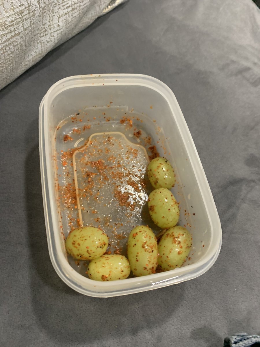 mint_dogg73's tweet photo. grapes are the best thing to have ever been invented https://t.co/WlH3ki4nDf