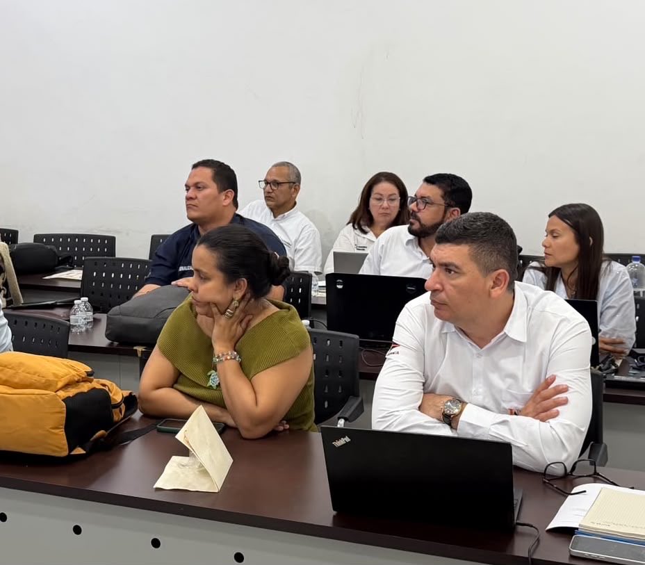 LeytonBarrios_'s tweet photo. #AEstaHora seguimos reunidos, revisando lo que hemos avanzado y definiendo juntos los caminos para seguir fortaleciendo nuestra @udeatlantico.

Para construir la universidad que queremos, debemos generar espacios de autoevaluación, diálogo y proyección institucional. https://t.co/KQs1MxSppO