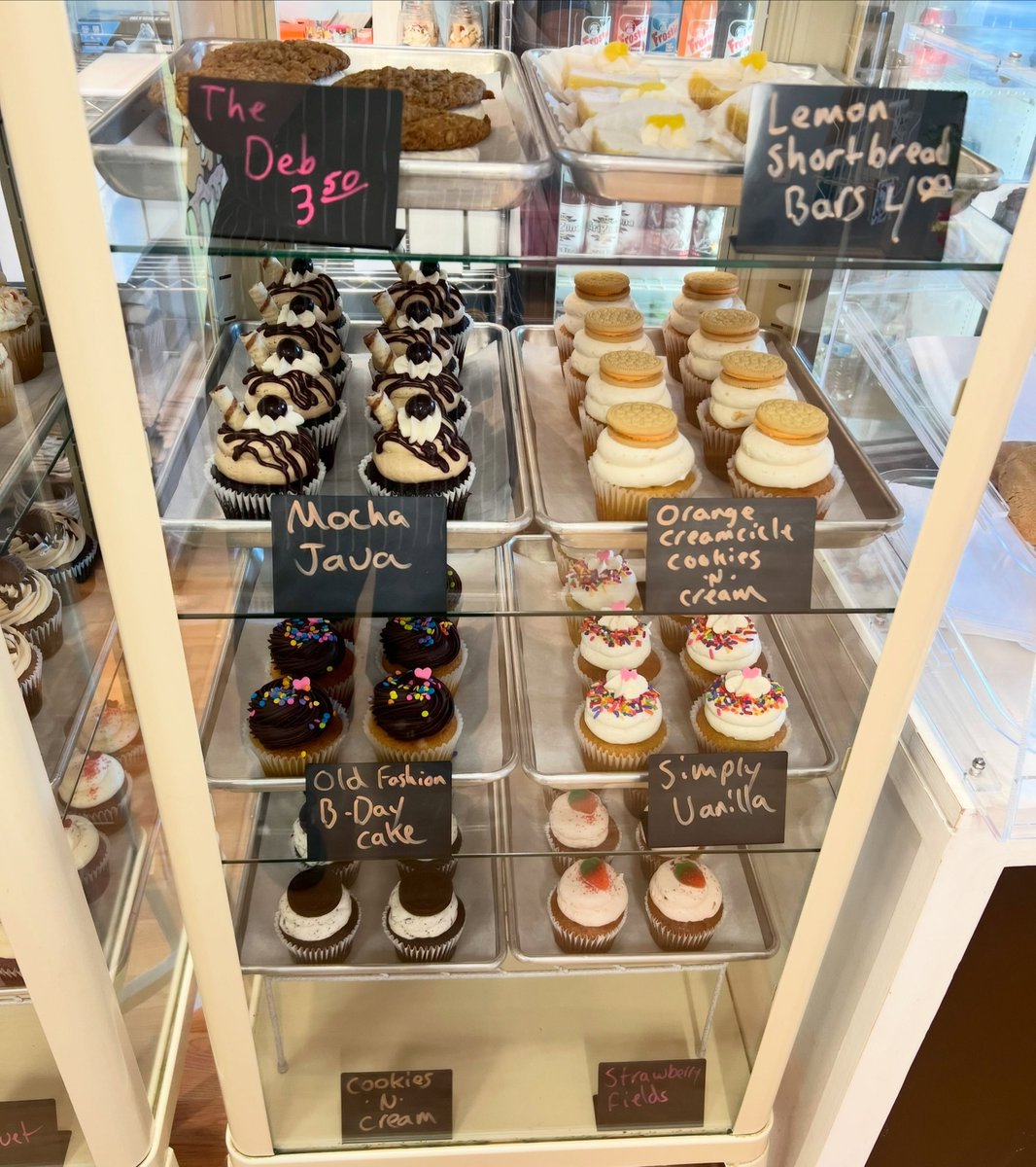 averytaylor5p1f's tweet photo. Today’s menu: 8 a. m. –5 p. m. To reserve, text 704-497-0218. Delivery is available through Grubhub. https://t.co/4LUZG5vLVz