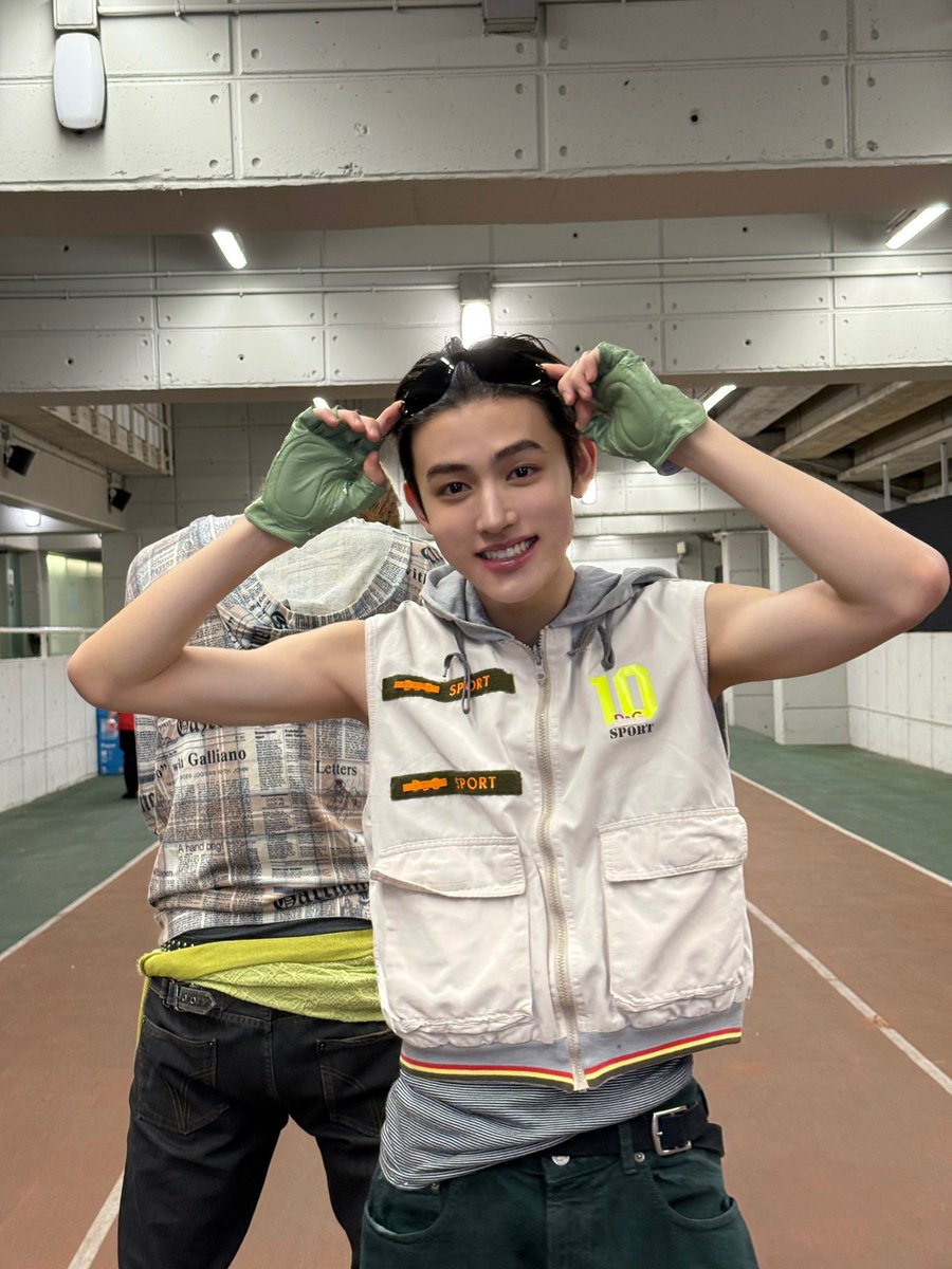 SEONGHYEONINA's tweet photo. @eomlandvnfp There’s something about SEONGHYEON on the mic—pure EOMUSE, effortless EOMSEAN energy, and an EOMPACT that makes every moment feel bigger.

MC EOM TAKES OVER

#SEONGHYEONonAir
#ソンヒョン大活躍
#SEONGHYEON #성현 https://t.co/vDM8LMBP5B