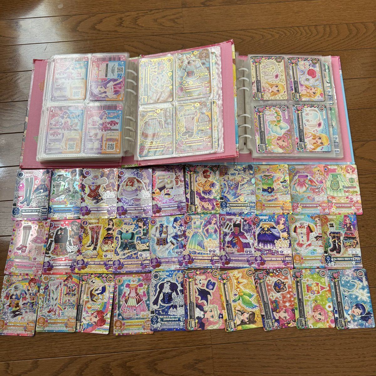 Qs1Bk's tweet photo. アイカツカードめちゃくちゃあります。
カード自体はバインダーなどに入れて保管していた為、状態は悪くないと思います。
もし欲しい方居ましたらリプお願いします。
金額等はフリマアプリの相場を見て金額決めさせて頂きます。
お取引はメルカリを通して取引を考えております。 #アイカツカード https://t.co/7qOKOD9qOO