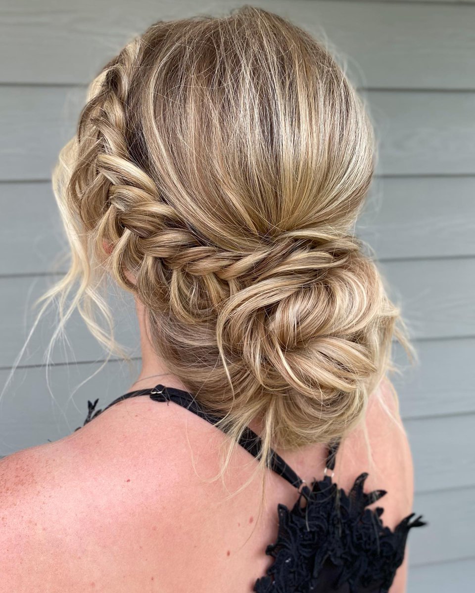 JosphineBr7hda's tweet photo. I am so incredibly grateful that this is my career. I get to work with people on one of the biggest days of their lives, and get to know them, and make them feel beautiful. 🥺😭
I love getting to connect with these brides before the big day! ! ! https://t.co/q1Y2BpcOsy