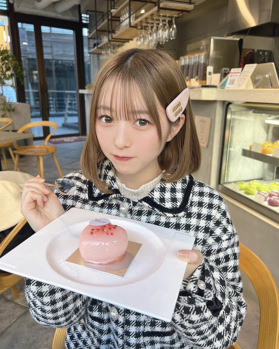 QoYZ95xrSn59578's tweet photo. ボブみゆさんといえばこれがまじで好き
髪色もmiumiuもめっちゃ似合ってる、、
#梅田みゆ https://t.co/d6zpv6Osp8