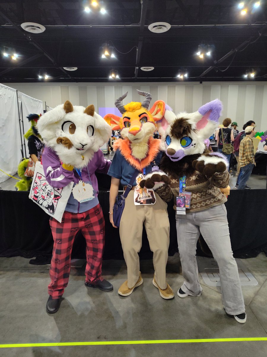 Rezelle0726's tweet photo. Day 3 @AnthroSocal 

#asc2026 #furry #furrycommunity #fursuiting https://t.co/EOrxWKqOq8