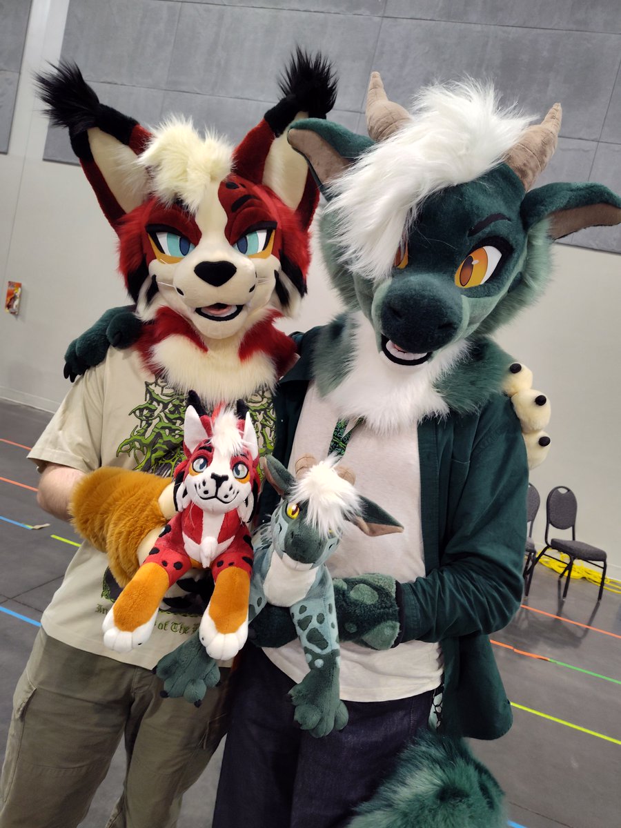 Rezelle0726's tweet photo. Day 3 @AnthroSocal 

#asc2026 #furry #furrycommunity #fursuiting https://t.co/EOrxWKqOq8
