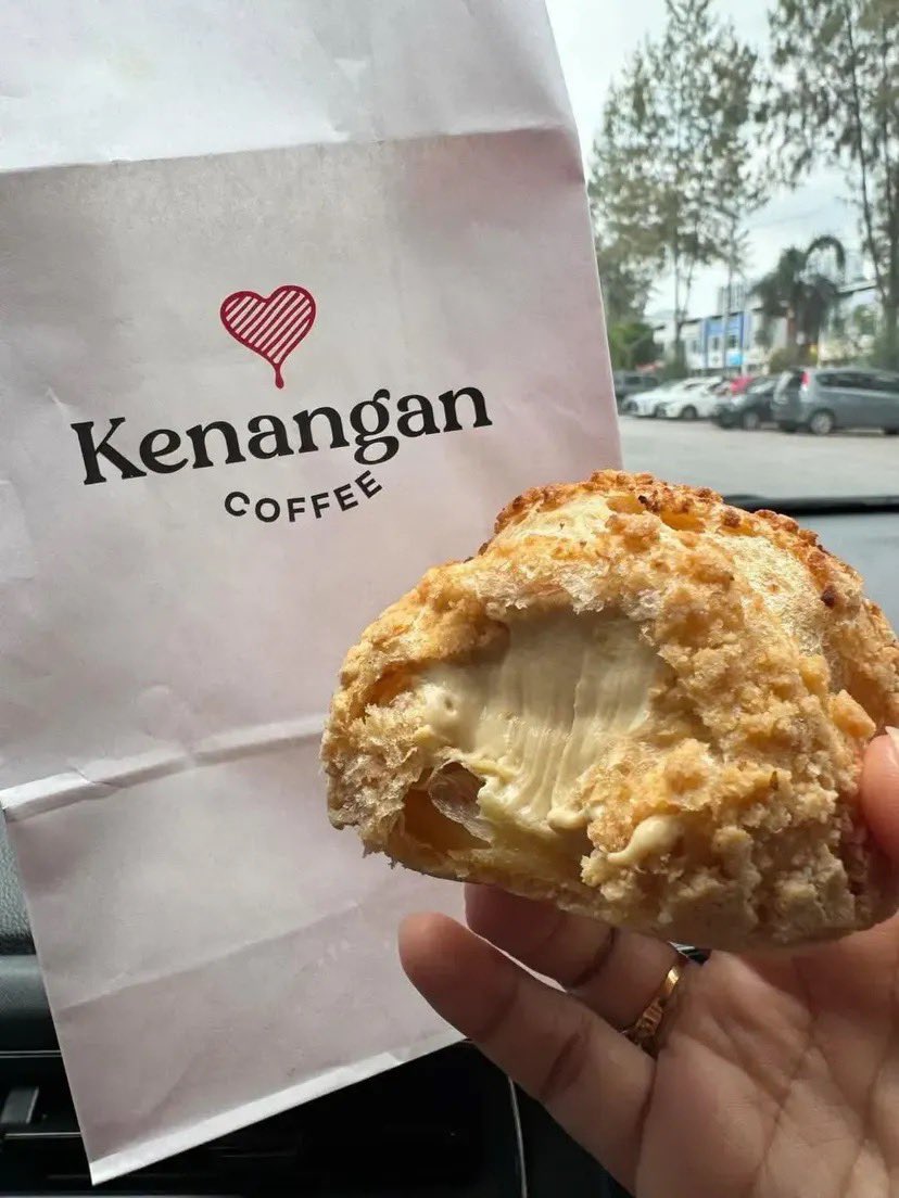 neryaaag's tweet photo. AKU BARU PAHAM kenapa dua makanan ini viral banget di Kopi Kenangan 😭😭 Ternyata emang SEENAK ITU GILAAA 😋🔥 1000/10, sama sekali nggak nyesel udah coba!

Kalian udah cobain yang ini belum? 👀￼ https://t.co/EoobkuxxOo
