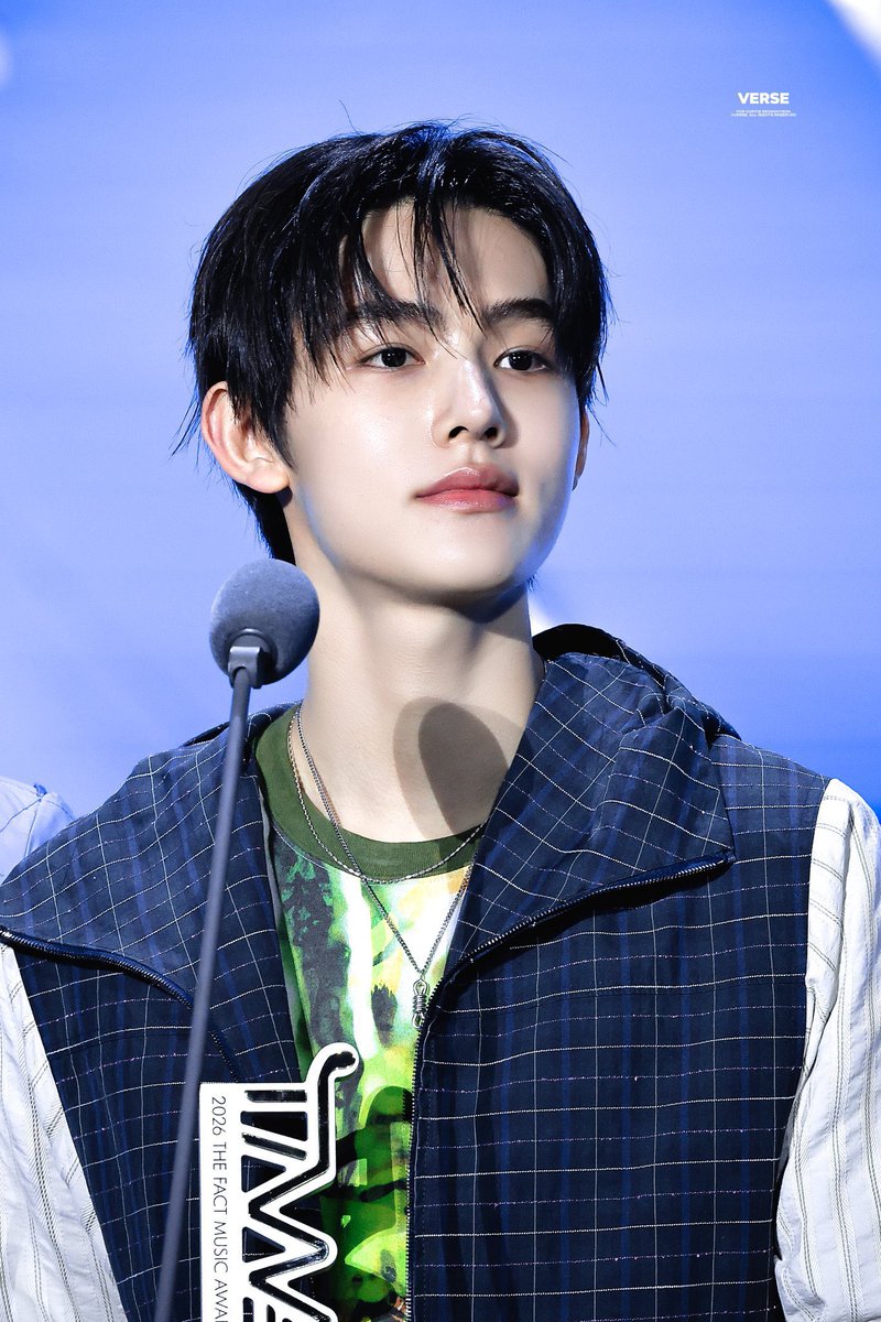 kiko589's tweet photo. SEONGHYEON balances fun and focus as the MC, EOMUSE  lightens the mood, EOMSEAN  glimmers in replies and EOMPACT  attracts casual new viewers.

MC EOM TAKES OVER

#SEONGHYEONonAir
#ソンヒョン大活躍
#SEONGHYEON #성현 https://t.co/I0t1Jit7b2