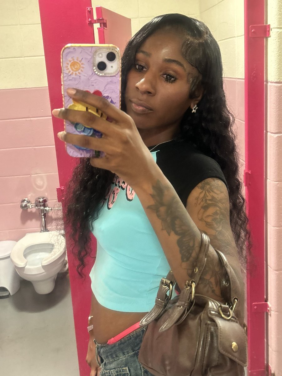 wintrrdior's tweet photo. cmon Barbie let’s go party https://t.co/qndm4MWuHH