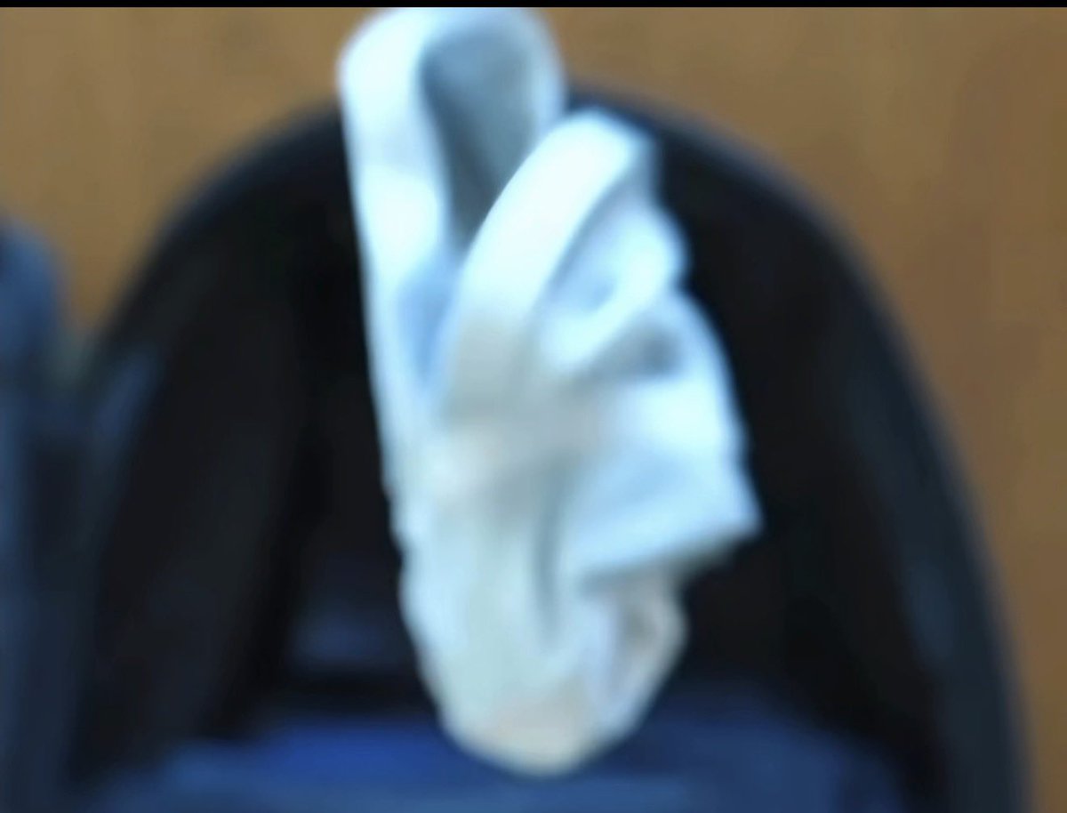 JockEmbarrassed's tweet photo. The bottom half is boxer-briefs(obviously). But can anyone identify what follows them directly after before the white socks? 

Are those briefs or something else? Not sure if the camera happened to lose focus or if it was purposely blurred by the creator. https://t.co/v6FdQ9zqGB