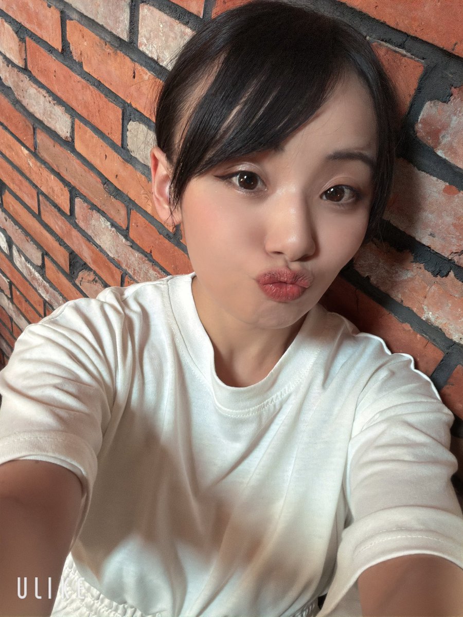 fum_0417's tweet photo. おはよ☺︎
台風直撃から一夜…🌀
皆様無事ですかっ！
ふみこは札幌で無事に生きてます🌟
急に気温も上がっているみたいなので体調崩さない様に気をつけながら残りの連休も楽しんでいきましょう♪
お仕事の方も無理せずね❣️ https://t.co/hRqRwjxIaL