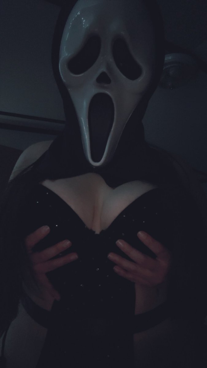 Kayybaaby01's tweet photo. date idea: 
you chase me in the woods wearing this mask, if you find me you fuck me. 🥰

snap: kayybabyy.01 https://t.co/N4kaVOA0n5