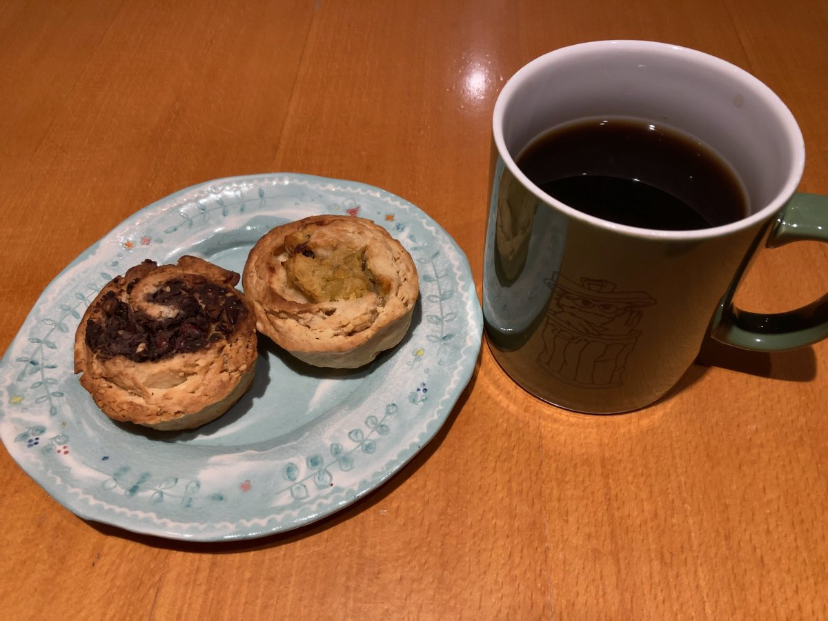 askadon_P's tweet photo. @riri___0929 おはよ〜😋🧁。今日は🦴→⚾️🛠️（ｺｺｵﾜｯﾀ）→🎃🌱→💻🎨🛠️🦆。メンテナンスdayに…。 https://t.co/6u7peejSbW