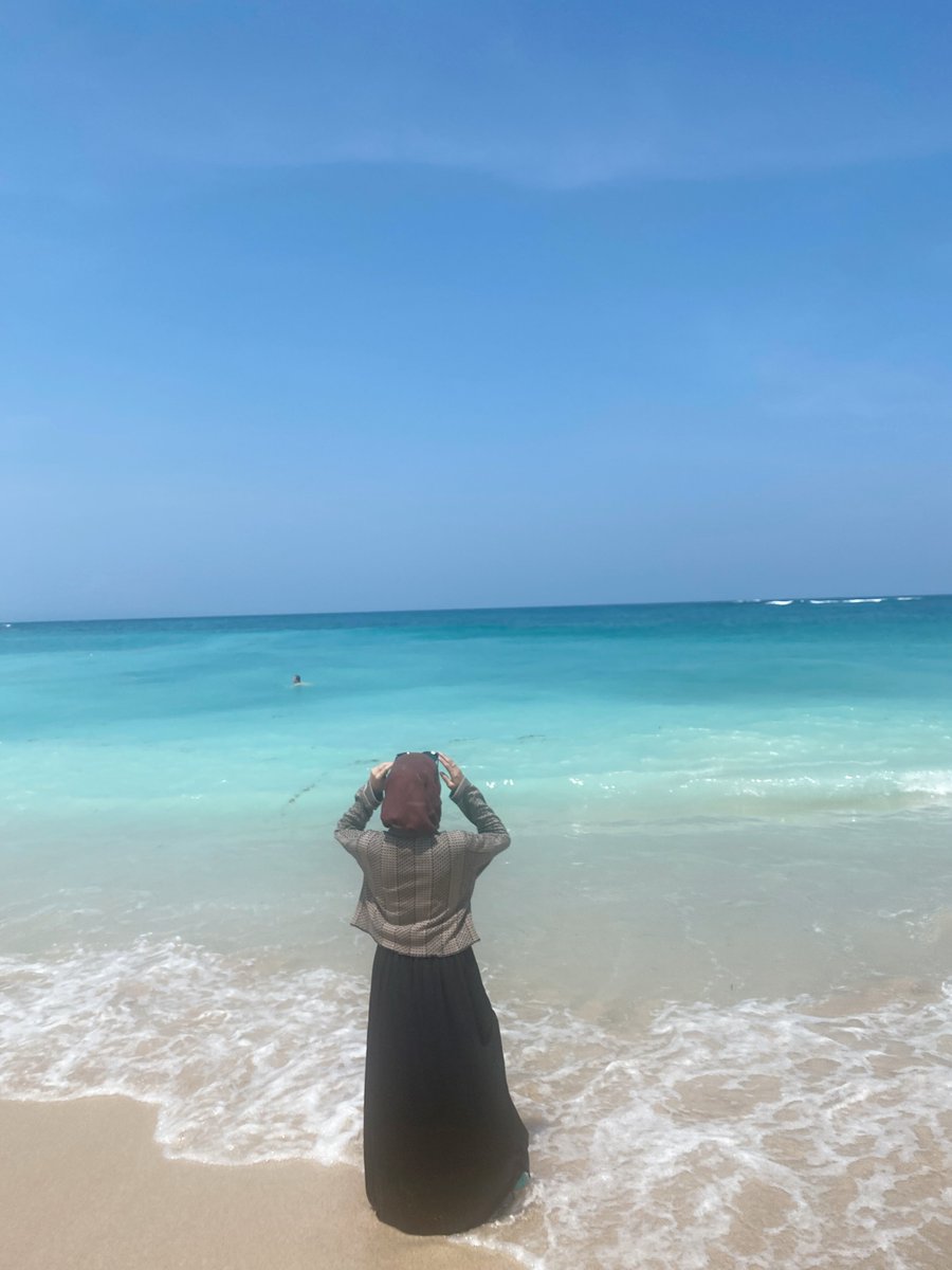 elizabethhallcc's tweet photo. The ocean is my favorite place. It heals me in ways words never could. https://t.co/xdtsR6fqoC