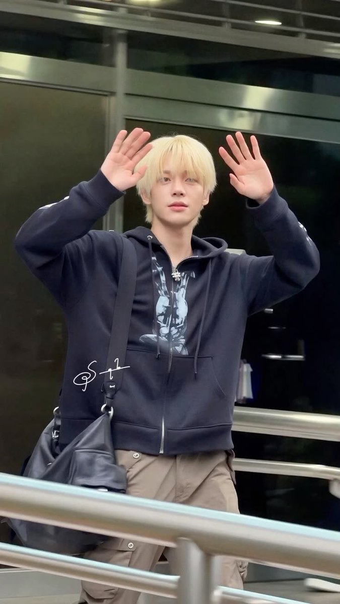 mudpuppyy's tweet photo. i love me a blonde emo omega https://t.co/ecSLHcZVY3